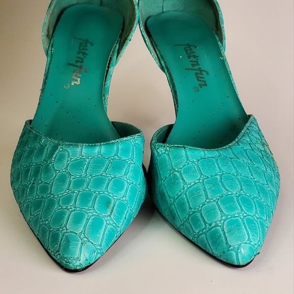 Vintage Bright Turquoise 80s Glam Faux Snakeskin Pumps - Picture 2 of 12